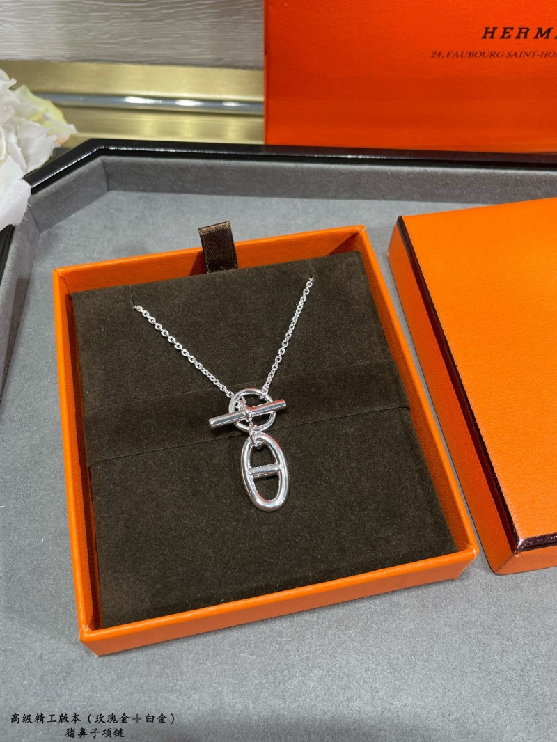 H**me5 necklaces